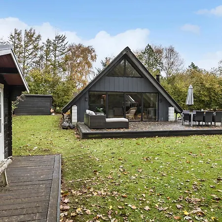 3 Bedroom Lovely In Feriehus