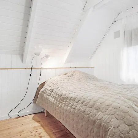 3 Bedroom Lovely In Feriehus