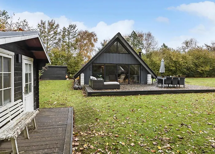 3 Bedroom Lovely In Feriehus